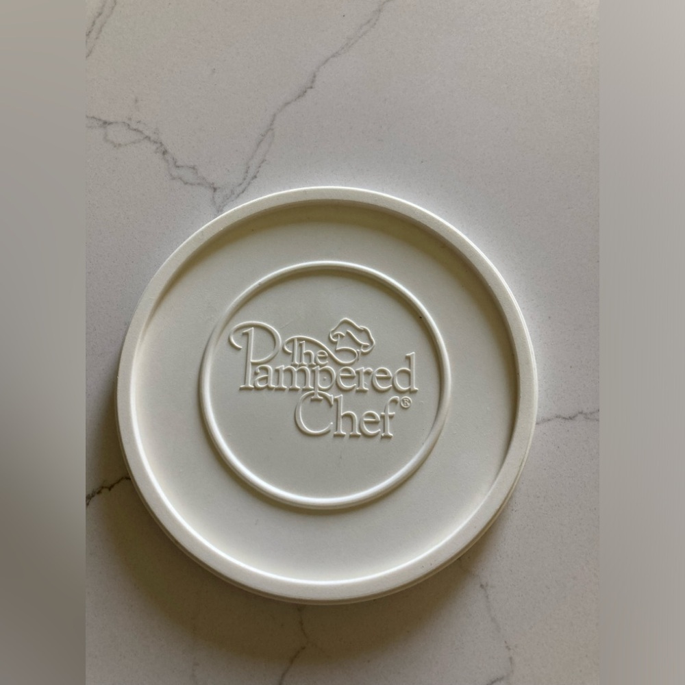 Pampered Chef Prep Bowl Lid Set of 1 5 inch in white round circle plastic logo